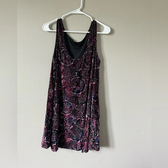 MinkPink Look But Don’t Touch Velvet Mini Dress Small - Picture 2 of 4